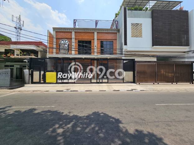 Ready to Use! Luxury House LT 308m2 Desain Elegan di Setiabudi Ready to Use! Luxury House LT 308m2 Desain Elegan di Setiabudi