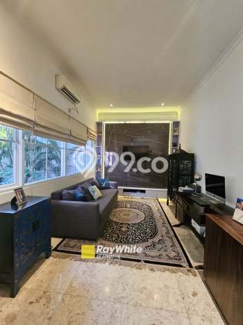 Rumah Lingkungan Asri di Kebayoran Baru, Jakarta Selatan, Luas 367m² Bangunan 400m² Rumah Lingkungan Asri di Kebayoran Baru, Jakarta Selatan, Luas 367m² Bangunan 400m²