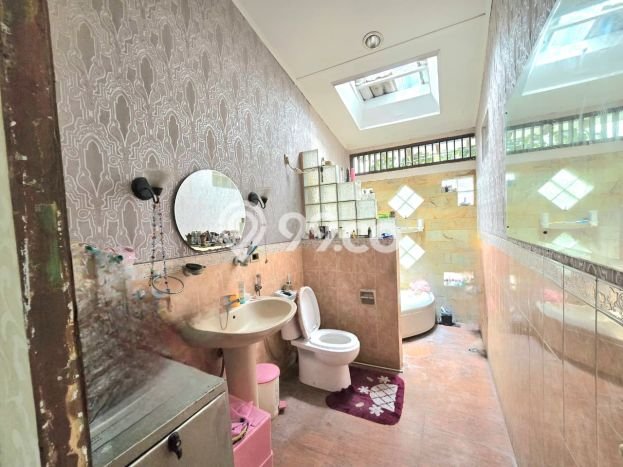 Rumah Mewah LB 270m2 Siap Huni Desain Elegan di Bintaro, Tangerang Selatan Rumah Mewah LB 270m2 Siap Huni Desain Elegan di Bintaro, Tangerang Selatan