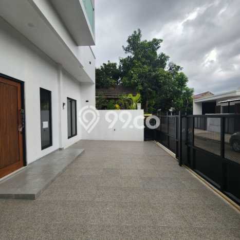 Rumah Elit Modern Tanpa Renovasi di BSD Kencana Loka Tangerang Rumah Elit Modern Tanpa Renovasi di BSD Kencana Loka Tangerang