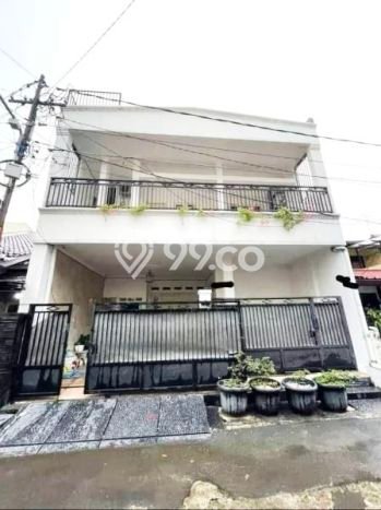 Dijual Rumah Eksklusif 5 KT di Pondok Bambu, Jakarta Timur Dijual Rumah Eksklusif 5 KT di Pondok Bambu, Jakarta Timur