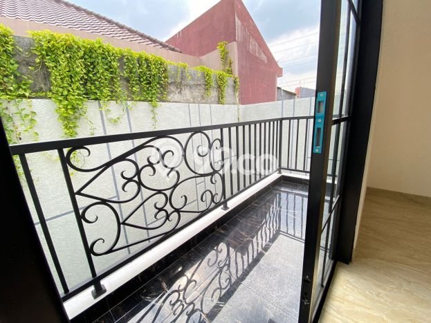 Rumah Elit LB 275m2 Siap Huni Desain Elegan di Pondok Bambu, Jakarta Timur Rumah Elit LB 275m2 Siap Huni Desain Elegan di Pondok Bambu, Jakarta Timur