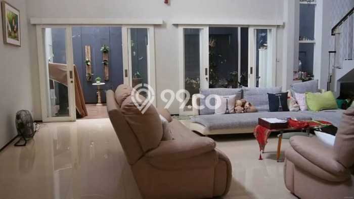 Hunian Mewah Dijual LT 237m2 di Duren Sawit, Jakarta Timur Hunian Mewah Dijual LT 237m2 di Duren Sawit, Jakarta Timur