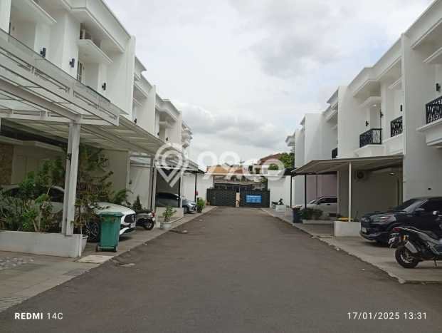 Rumah Luxury Modern Siap Huni di Pondok Bambu Jakarta Timur Rumah Luxury Modern Siap Huni di Pondok Bambu Jakarta Timur