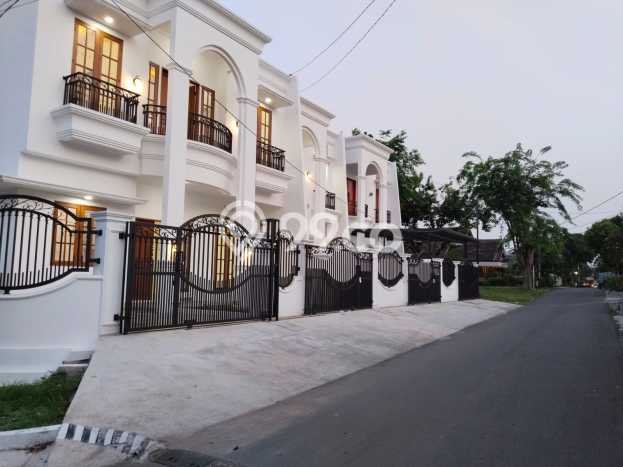 Dijual Rumah Premium dengan Fasilitas Sekitar Komplit di Duren Sawit, Jakarta Timur Dijual Rumah Premium dengan Fasilitas Sekitar Komplit di Duren Sawit, Jakarta Timur