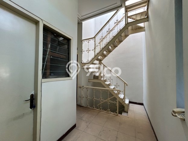 Rumah Elit LB 700m2 Siap Huni Desain Elegan di Surabaya Kota, Surabaya Rumah Elit LB 700m2 Siap Huni Desain Elegan di Surabaya Kota, Surabaya
