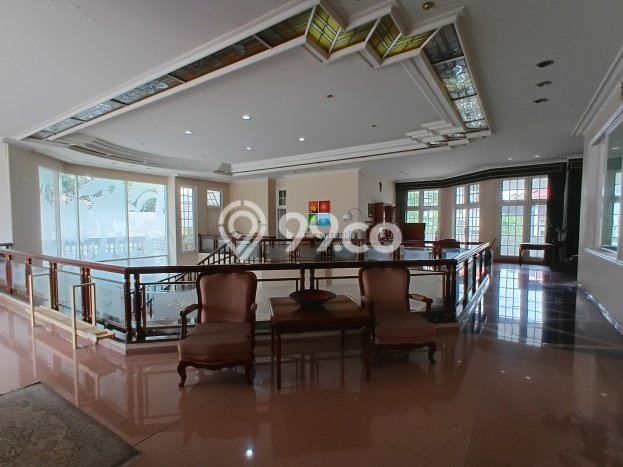 Rumah Luxury Modern Tanpa Renovasi di Sukomanunggal Surabaya Rumah Luxury Modern Tanpa Renovasi di Sukomanunggal Surabaya