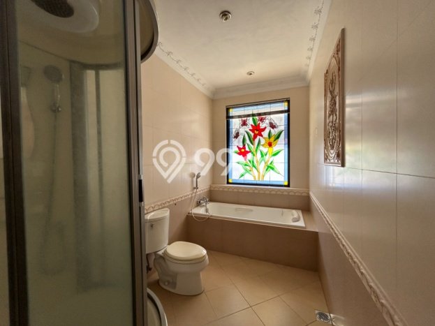 Dijual Rumah Mewah Elegan Dengan View Cantik di Manyar, Surabaya Dijual Rumah Mewah Elegan Dengan View Cantik di Manyar, Surabaya