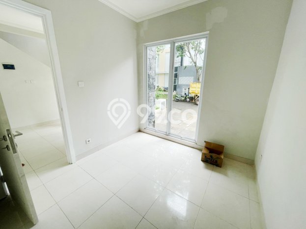 Rumah Minimalis 3 KT di Bintaro Tangerang Selatan Semi Furnished Rumah Minimalis 3 KT di Bintaro Tangerang Selatan Semi Furnished