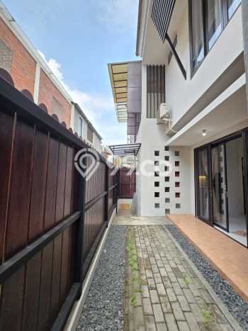 Jual Rumah Mewah Megah Dengan View Eksklusif di Bintaro, Tangerang Selatan Jual Rumah Mewah Megah Dengan View Eksklusif di Bintaro, Tangerang Selatan