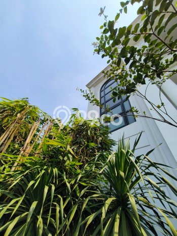 Rumah Mewah LB 218m2 Siap Huni Desain Elegan di Bintaro, Tangerang Selatan Rumah Mewah LB 218m2 Siap Huni Desain Elegan di Bintaro, Tangerang Selatan
