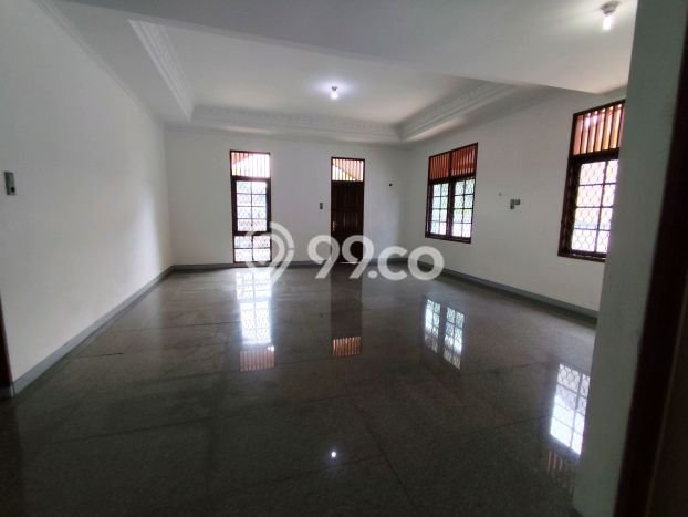 Rumah Elit LB 450m2 Siap Pakai Desain Elegan di Jatiwaringin, Bekasi Rumah Elit LB 450m2 Siap Pakai Desain Elegan di Jatiwaringin, Bekasi
