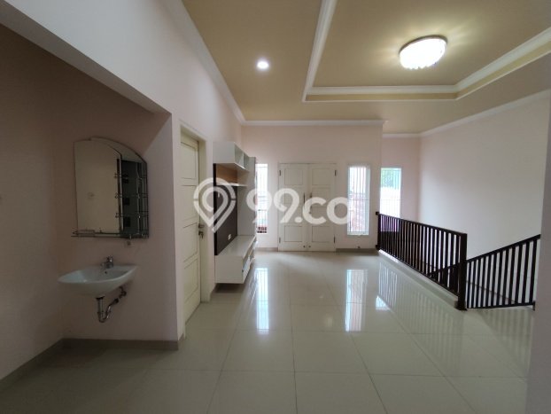 Siap Huni Rumah Mewah 5 Kamar di Jatinegara Dekat ke Mana Pun Siap Huni Rumah Mewah 5 Kamar di Jatinegara Dekat ke Mana Pun