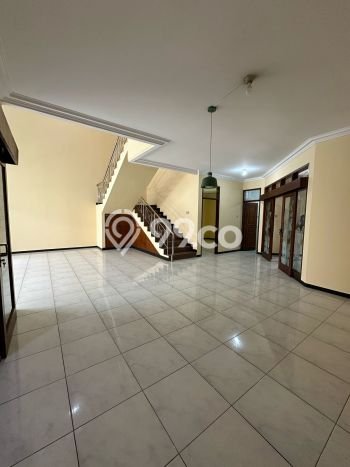 Rumah Mewah LB 210m2 Siap Pakai Desain Elegan di Pasteur, Bandung Rumah Mewah LB 210m2 Siap Pakai Desain Elegan di Pasteur, Bandung