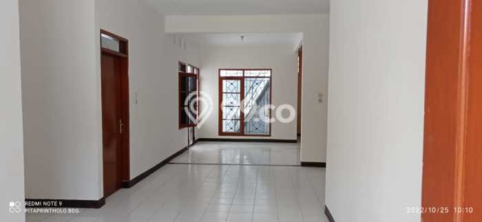 Rumah di Taman Kopo Indah, Bandung, LT 153m² LB 135m² Rumah di Taman Kopo Indah, Bandung, LT 153m² LB 135m²