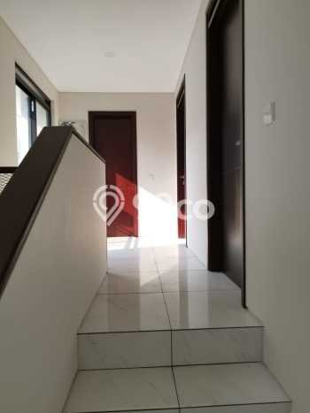 Disewakan! Rumah 3 Kamar Tidur &
2 Kamar Mandi di Kota Baru Parahyangan, Bandung Disewakan! Rumah 3 Kamar Tidur &
2 Kamar Mandi di Kota Baru Parahyangan, Bandung