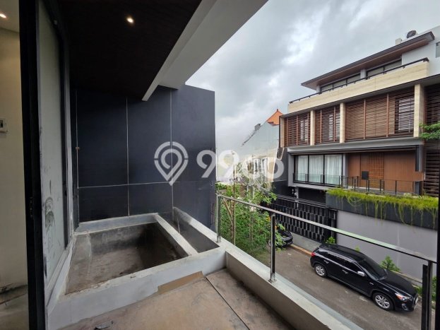Rumah Elit Modern Tanpa Renovasi di Permata Buana Jakarta Barat Rumah Elit Modern Tanpa Renovasi di Permata Buana Jakarta Barat