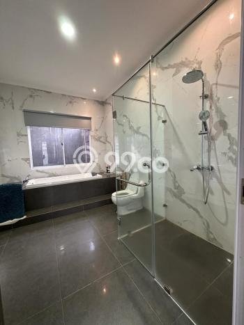 Rumah Lingkungan Nyaman kawasan Green Lake City, Jakarta Barat, Luas 180m² Bangunan 250m² Rumah Lingkungan Nyaman kawasan Green Lake City, Jakarta Barat, Luas 180m² Bangunan 250m²