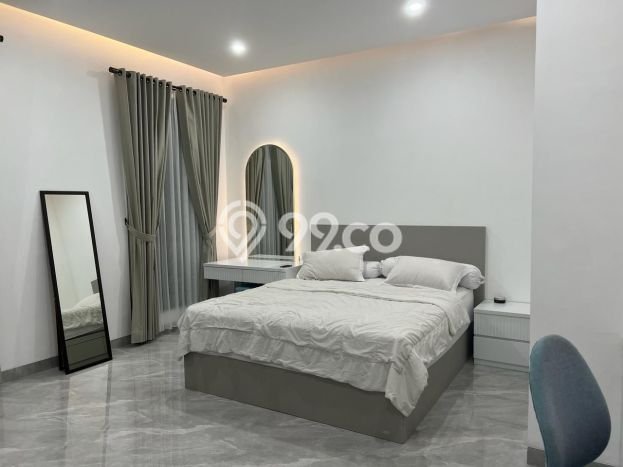 Rumah Lokasi Strategis area Alam Sutera, Tangerang, Luas 240m² LB 300m² Rumah Lokasi Strategis area Alam Sutera, Tangerang, Luas 240m² LB 300m²