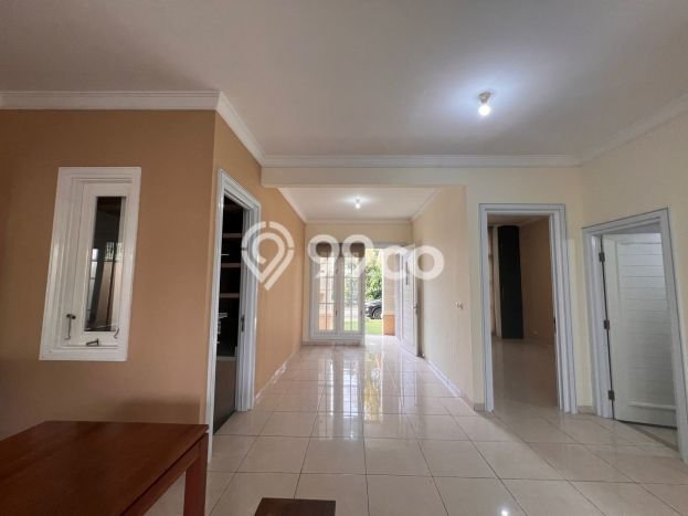 Rumah Mewah LB 151m2 Siap Pakai Desain Elegan di Alam Sutera, Tangerang Rumah Mewah LB 151m2 Siap Pakai Desain Elegan di Alam Sutera, Tangerang