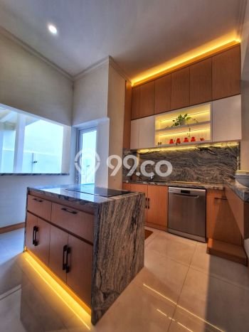 Rumah Mewah LB 400m2 Siap Huni Desain Elegan di Alam Sutera, Tangerang Rumah Mewah LB 400m2 Siap Huni Desain Elegan di Alam Sutera, Tangerang