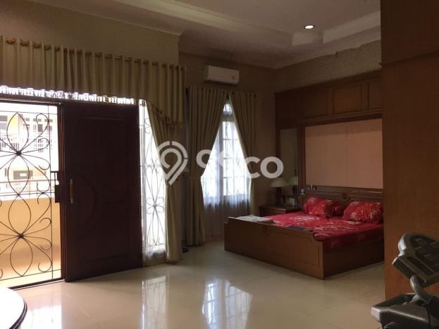 Rumah Mewah LB 300m2 Siap Huni Desain Elegan di Taman Palem, Jakarta Barat Rumah Mewah LB 300m2 Siap Huni Desain Elegan di Taman Palem, Jakarta Barat