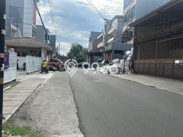 LOKASI STRATEGIS! Gudang Kawasan Jembatan Lima, Luas 700m², Akses Strategis LOKASI STRATEGIS! Gudang Kawasan Jembatan Lima, Luas 700m², Akses Strategis