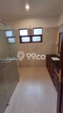 Hunian Elit LB 500m2 Siap Pakai Desain Elegan di Pejaten, Jakarta Selatan Hunian Elit LB 500m2 Siap Pakai Desain Elegan di Pejaten, Jakarta Selatan