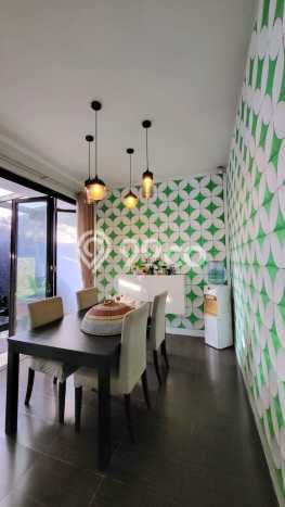 Rumah Mewah LB 177m2 Siap Pakai Desain Elegan di Bintaro, Tangerang Selatan Rumah Mewah LB 177m2 Siap Pakai Desain Elegan di Bintaro, Tangerang Selatan