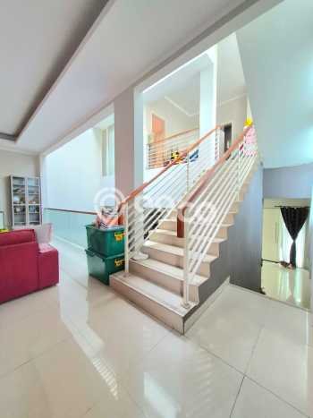 Hunian Mewah LB 187m2 Siap Huni Desain Elegan di Bintaro, Tangerang Selatan Hunian Mewah LB 187m2 Siap Huni Desain Elegan di Bintaro, Tangerang Selatan