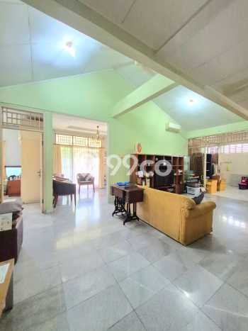 Hunian Mewah LB 160m2 Siap Huni Desain Elegan di Bintaro, Tangerang Selatan Hunian Mewah LB 160m2 Siap Huni Desain Elegan di Bintaro, Tangerang Selatan