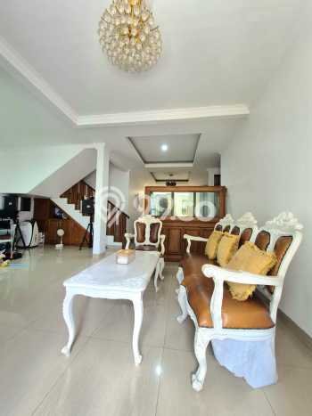 Ready to Use! Premium House LT 130m2 Desain Elegan di Bintaro Ready to Use! Premium House LT 130m2 Desain Elegan di Bintaro