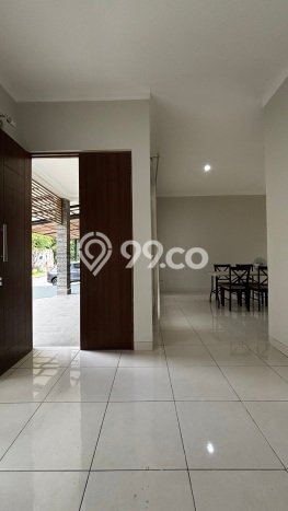Ready to Use! Luxury House LT 150m2 Desain Elegan di Bintaro Ready to Use! Luxury House LT 150m2 Desain Elegan di Bintaro