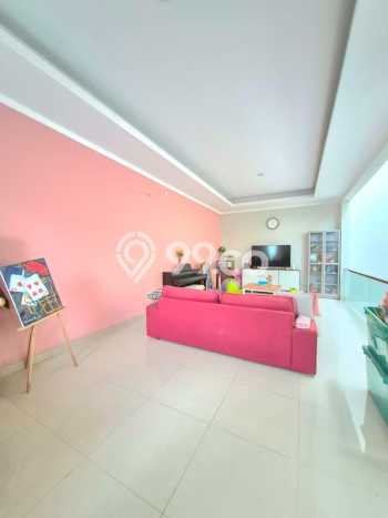 Hunian Mewah LB 187m2 Siap Huni Desain Elegan di Bintaro, Tangerang Selatan Hunian Mewah LB 187m2 Siap Huni Desain Elegan di Bintaro, Tangerang Selatan