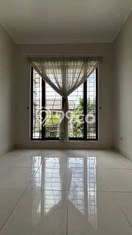 Ready to Use! Luxury House LT 150m2 Desain Elegan di Bintaro Ready to Use! Luxury House LT 150m2 Desain Elegan di Bintaro
