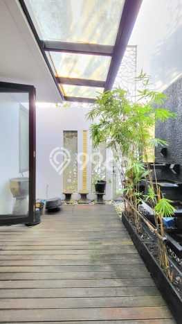 Rumah Mewah LB 177m2 Siap Pakai Desain Elegan di Bintaro, Tangerang Selatan Rumah Mewah LB 177m2 Siap Pakai Desain Elegan di Bintaro, Tangerang Selatan