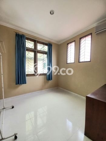 Hunian Mewah LB 500m2 Siap Pakai Desain Elegan di Bintaro, Tangerang Selatan Hunian Mewah LB 500m2 Siap Pakai Desain Elegan di Bintaro, Tangerang Selatan