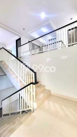 Rumah Luxury Modern Siap Huni di Bintaro Tangerang Selatan Rumah Luxury Modern Siap Huni di Bintaro Tangerang Selatan