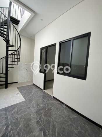 Rumah Luas Asri 4 KT Siap Pakai di Middle East Ring Road Surabaya Rumah Luas Asri 4 KT Siap Pakai di Middle East Ring Road Surabaya