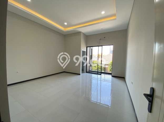 Rumah Luas Asri 4 KT Siap Pakai di Middle East Ring Road Surabaya Rumah Luas Asri 4 KT Siap Pakai di Middle East Ring Road Surabaya