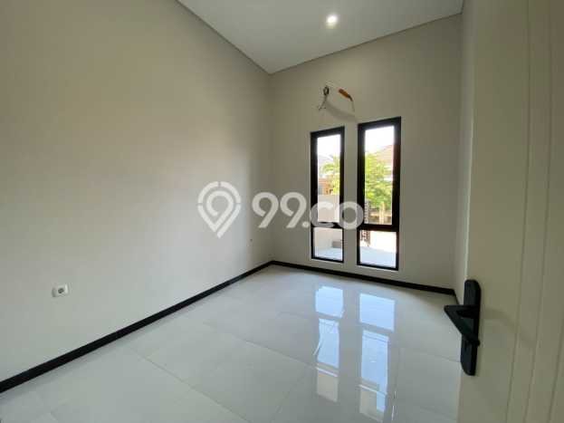 Rumah Luas Asri 4 KT Siap Pakai di Middle East Ring Road Surabaya Rumah Luas Asri 4 KT Siap Pakai di Middle East Ring Road Surabaya