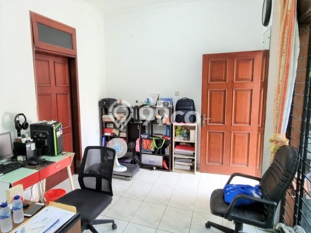 For Sale! Luxury House LT 200m2 Desain Elegan di Puri Indah For Sale! Luxury House LT 200m2 Desain Elegan di Puri Indah