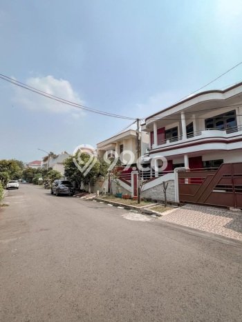 Rumah Luxury Modern Tanpa Renovasi di Puri Indah Jakarta Barat Rumah Luxury Modern Tanpa Renovasi di Puri Indah Jakarta Barat