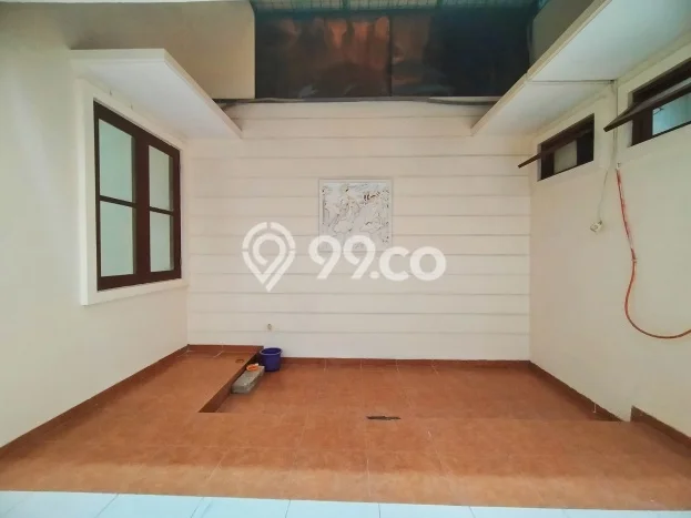 RARE UNIT! Rumah di Duri Kepa, 3 KT, View Kota, Luas 225m² Bangunan 200m² RARE UNIT! Rumah di Duri Kepa, 3 KT, View Kota, Luas 225m² Bangunan 200m²