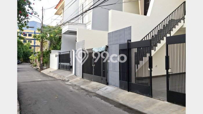 Rumah LT 90m² / LB 195m² Pemandangan Gunung di Tomang, Jakarta Barat Rumah LT 90m² / LB 195m² Pemandangan Gunung di Tomang, Jakarta Barat