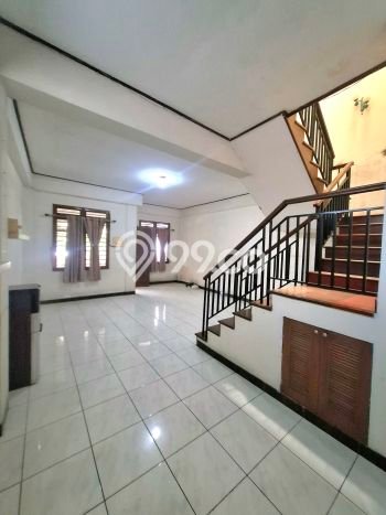 Siap Huni Hunian Elit 6 Kamar di Kebayoran Lama Dekat ke Mana Saja Siap Huni Hunian Elit 6 Kamar di Kebayoran Lama Dekat ke Mana Saja