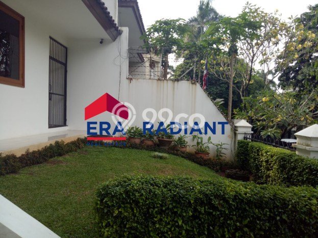 Lokasi terbaik! Rumah siap pakai disewakan di Kebayoran Lama LB 471m2 Lokasi terbaik! Rumah siap pakai disewakan di Kebayoran Lama LB 471m2