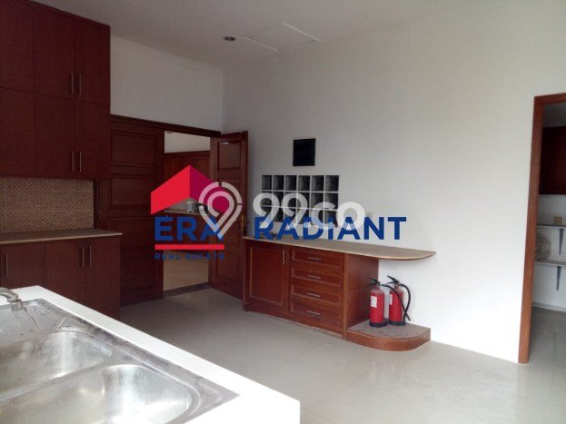 Lokasi terbaik! Rumah siap pakai disewakan di Kebayoran Lama LB 471m2 Lokasi terbaik! Rumah siap pakai disewakan di Kebayoran Lama LB 471m2