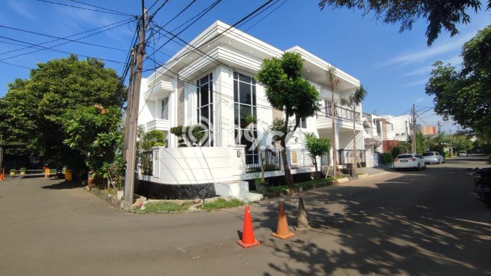 For Sale! Luxury House LT 218m2 Desain Elegan di Bintaro For Sale! Luxury House LT 218m2 Desain Elegan di Bintaro