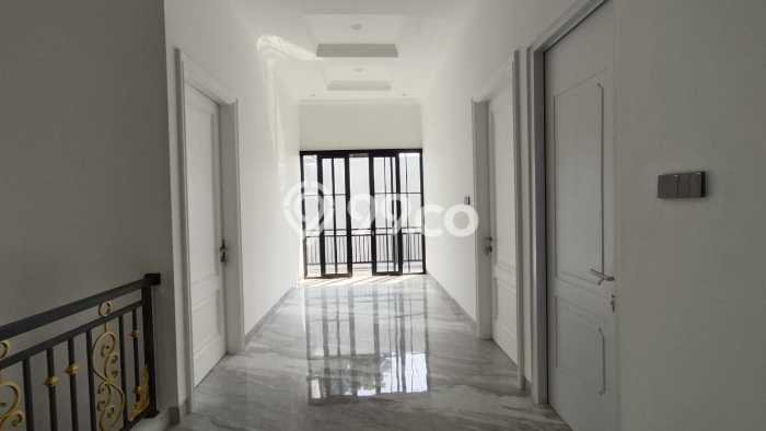 Rumah Luxury Modern Siap Huni di Bintaro Tangerang Selatan Rumah Luxury Modern Siap Huni di Bintaro Tangerang Selatan
